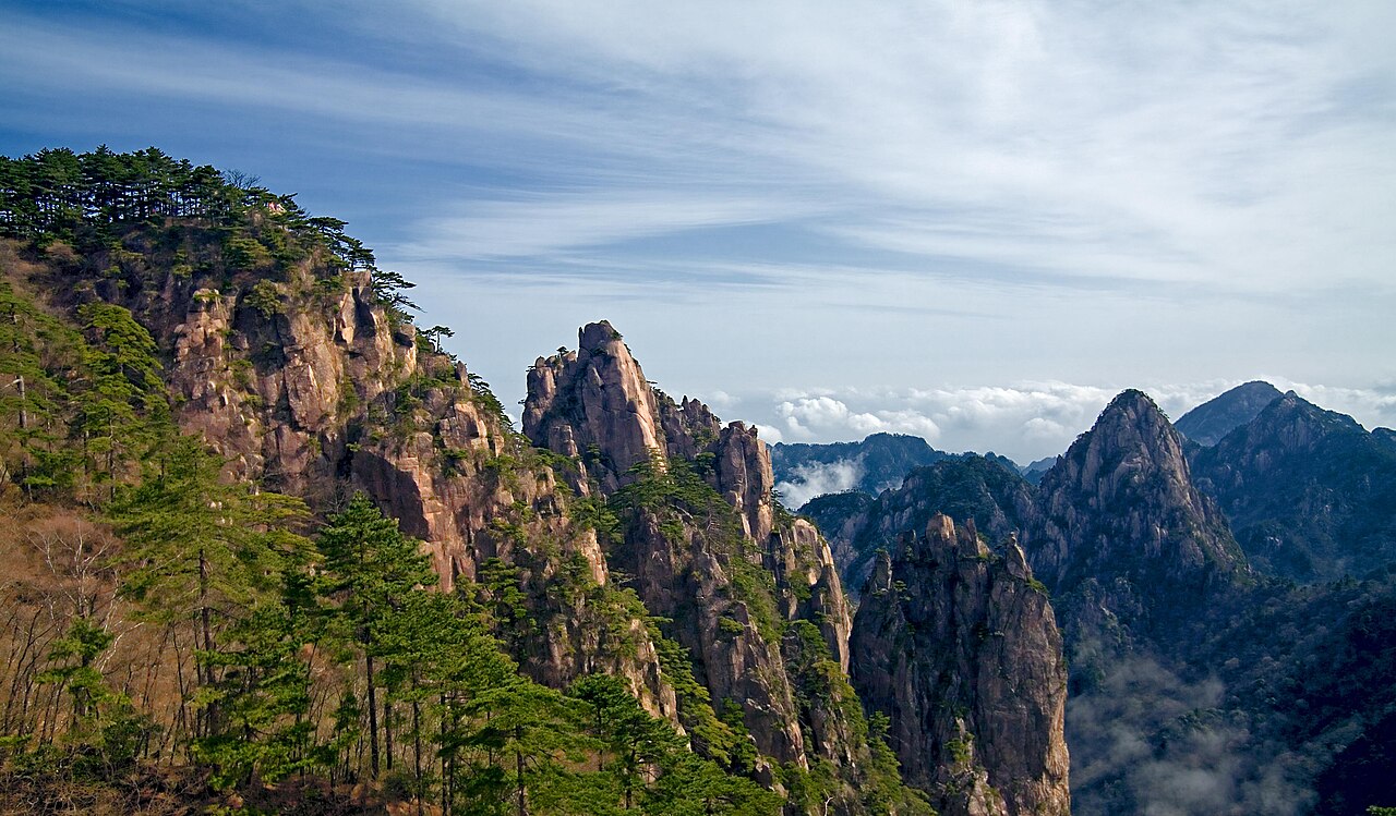 Huangshan Travel Guide: 5 Stops in Huizhou's Hills and Villages (3-Day Route)