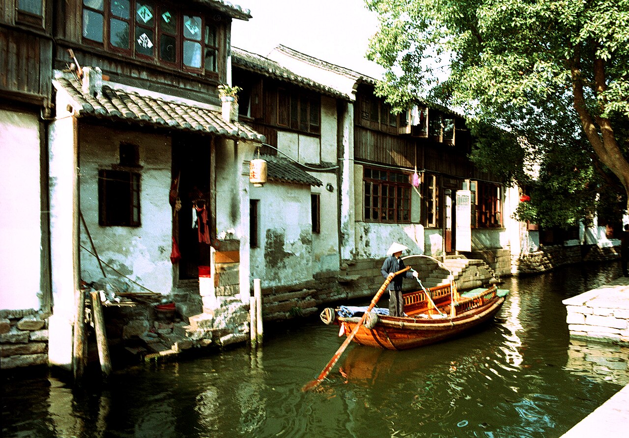 Zhouzhuang's water lanes and folk houses